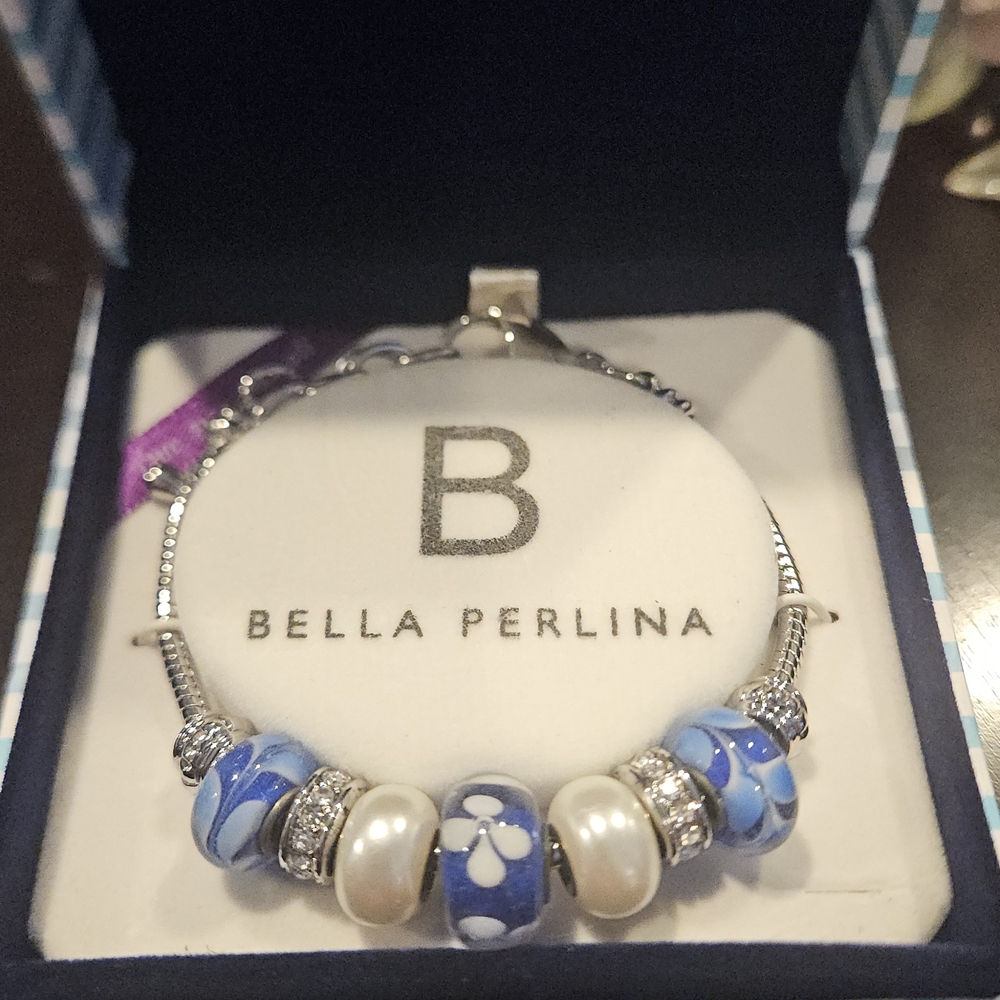 Bella Perlina Elegant Blue and Cream Bracelet